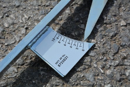 bottom blade height setting tool for mowing machine