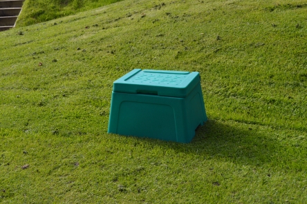 plain green plastic divot mix box